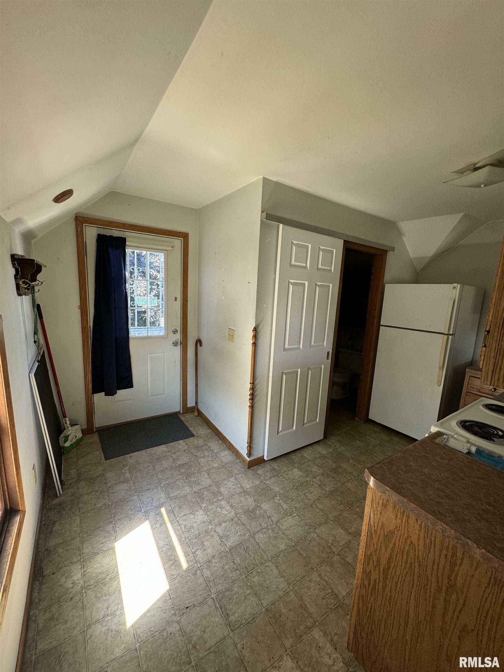 Property Photo:  2 E 7th Street  IL 61081 