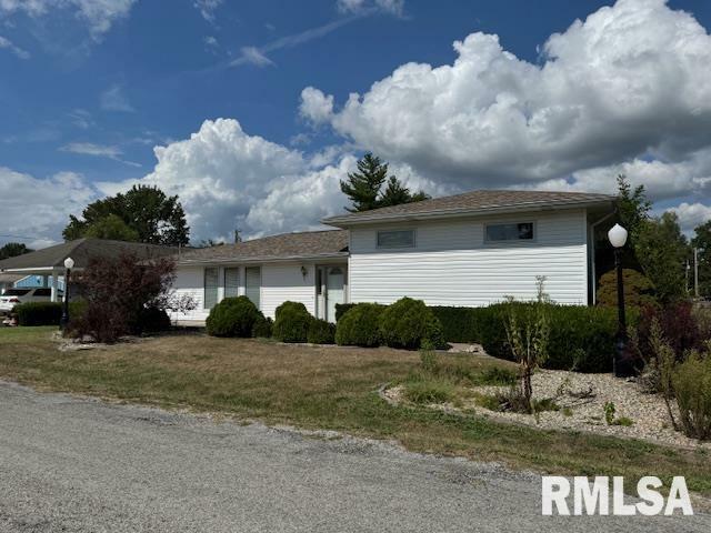 Property Photo: 1401 N 13th Street IL 62948