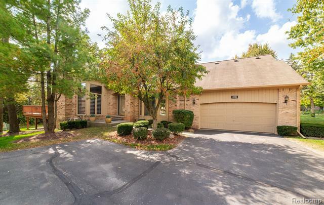 Property Photo:  2220 Juniper Court  MI 48316 