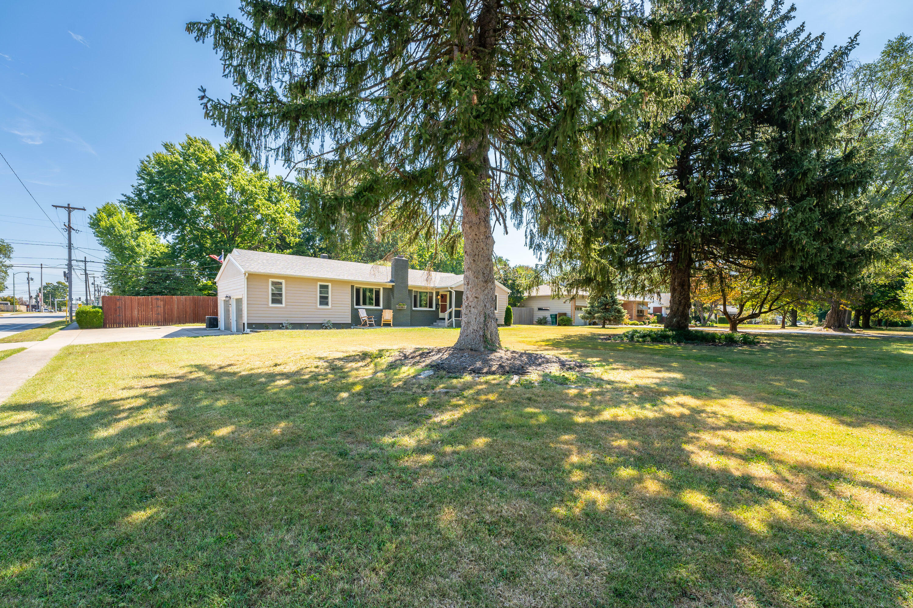 Property Photo:  1404 S Fairway Avenue  MO 65804 