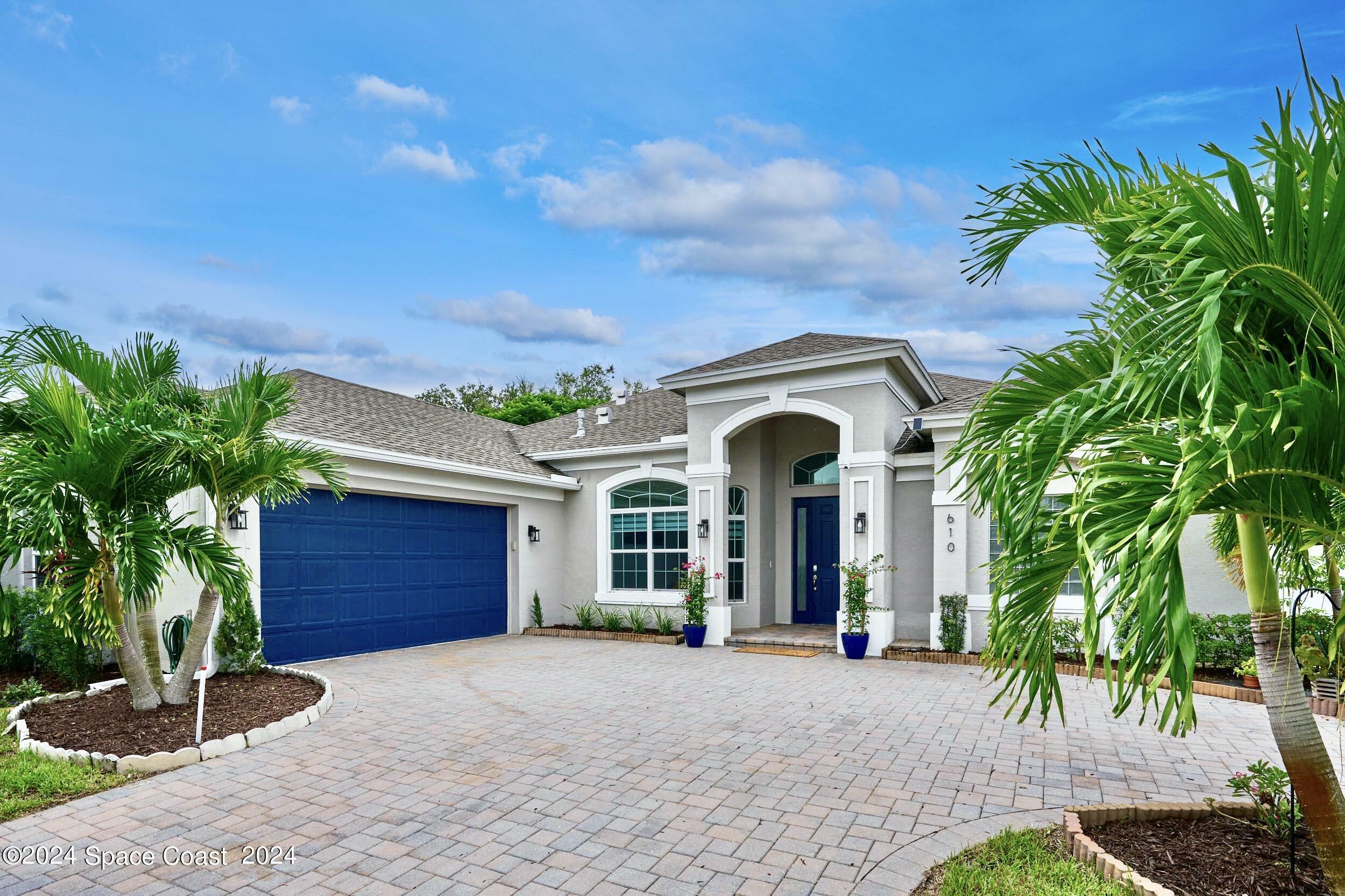 Property Photo:  610 SE Daly Court  FL 34984 