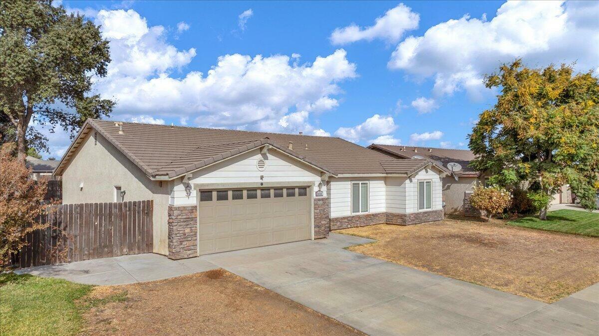 Property Photo:  2416 Glacier Way  CA 93230 