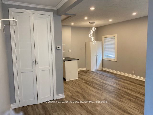 Property Photo:  1323 Woodbine Ave Main Fl  ON M4C 4E9 