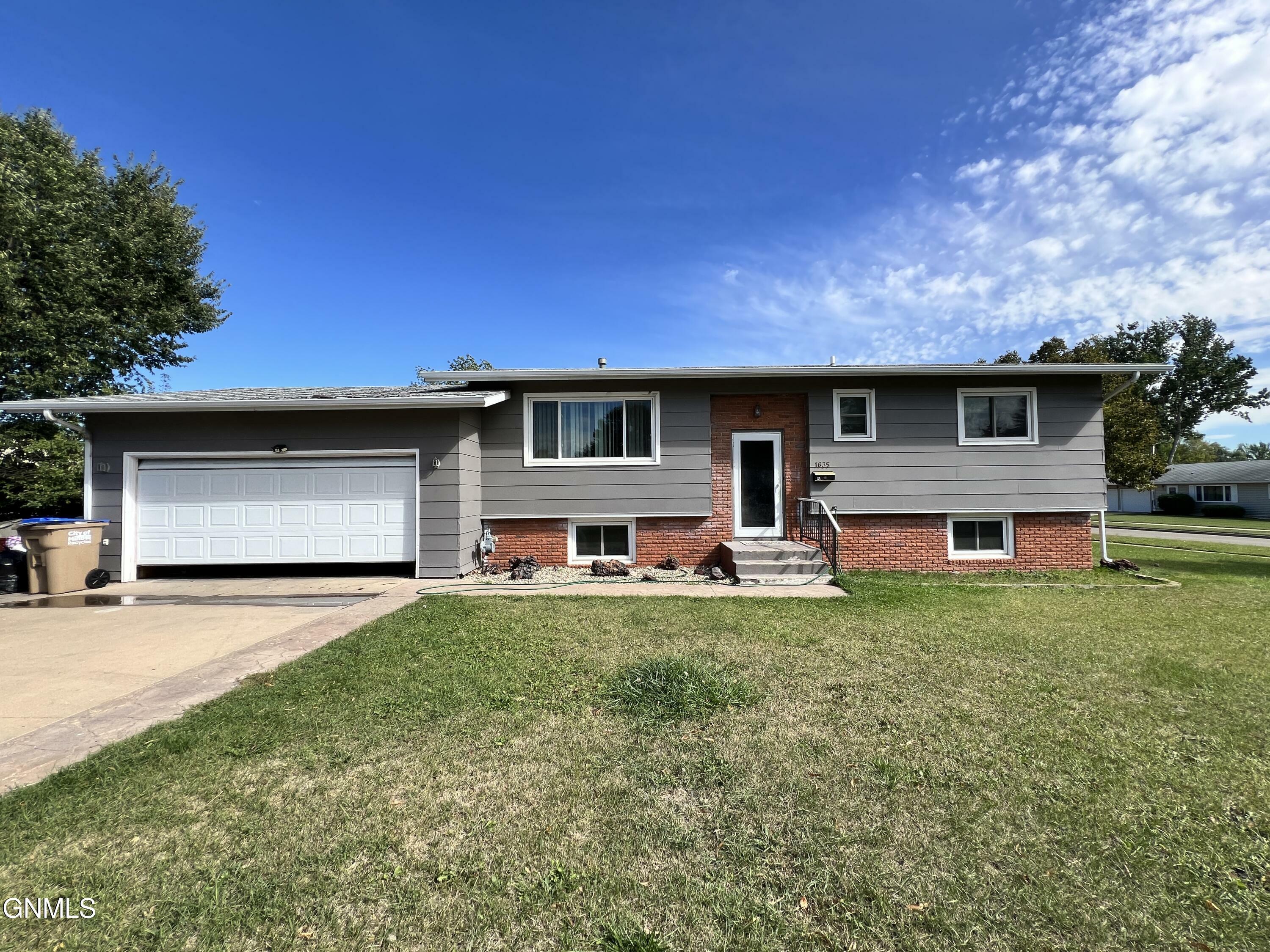 Property Photo:  1635 2nd Street SE  ND 58701 