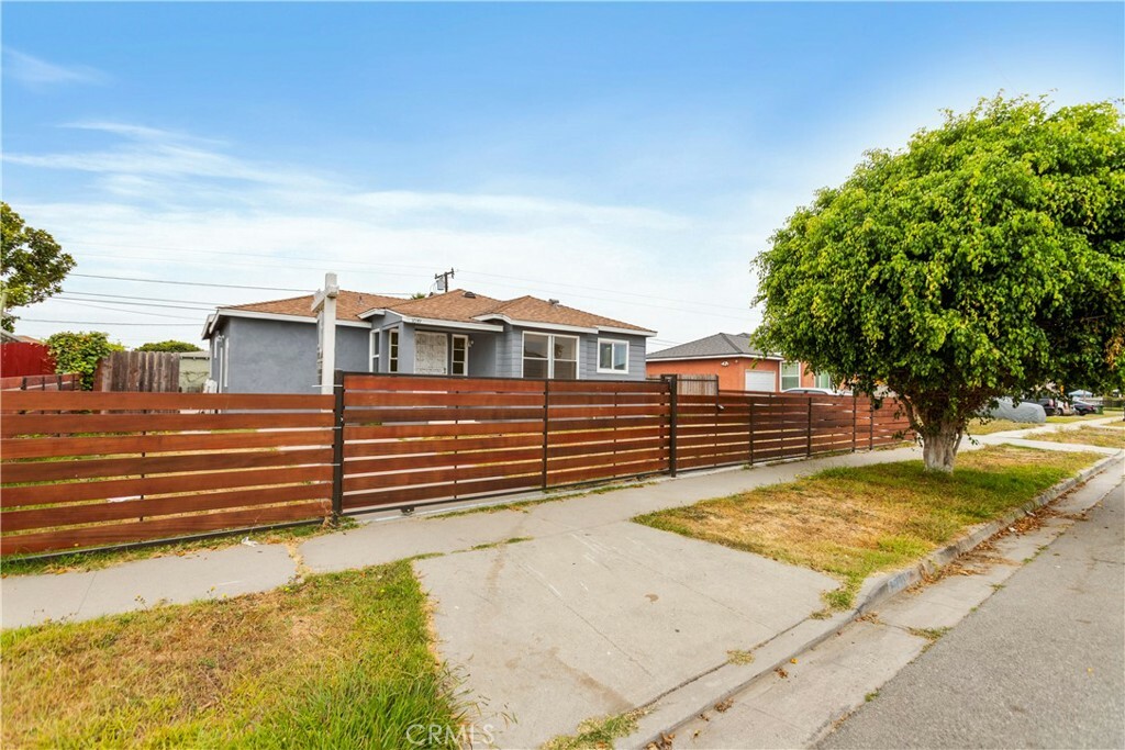 Property Photo:  1039 S Exmoor Avenue  CA 90220 