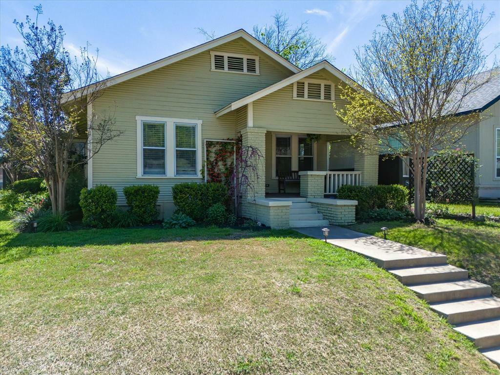 Property Photo:  4901 Calmont Avenue  TX 76107 