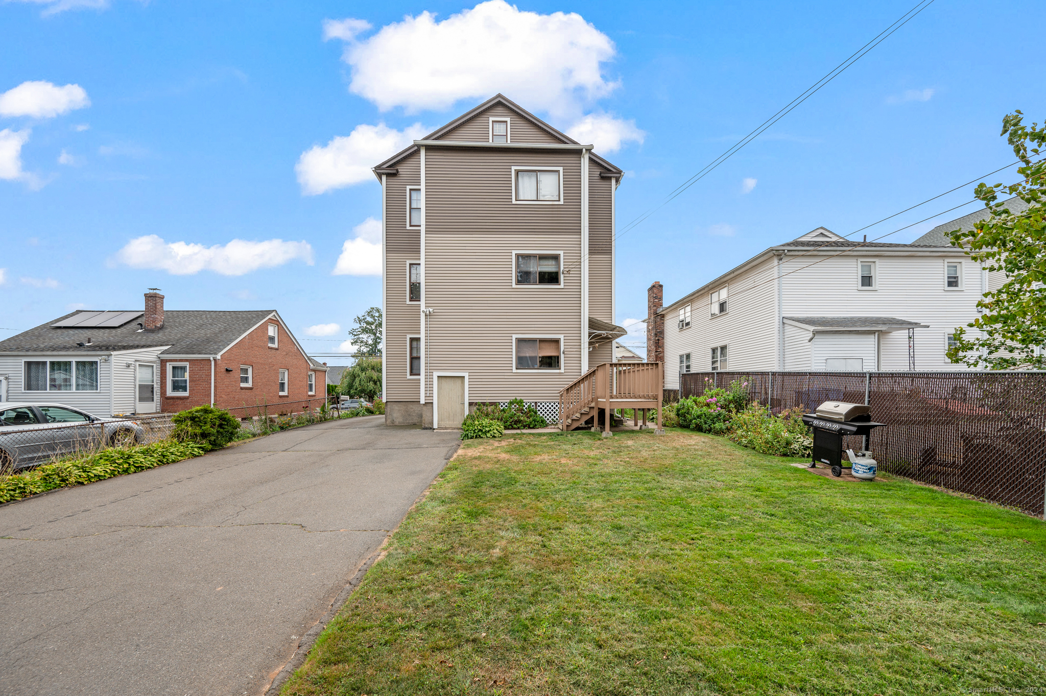 Property Photo:  238 Booth Street  CT 06053 