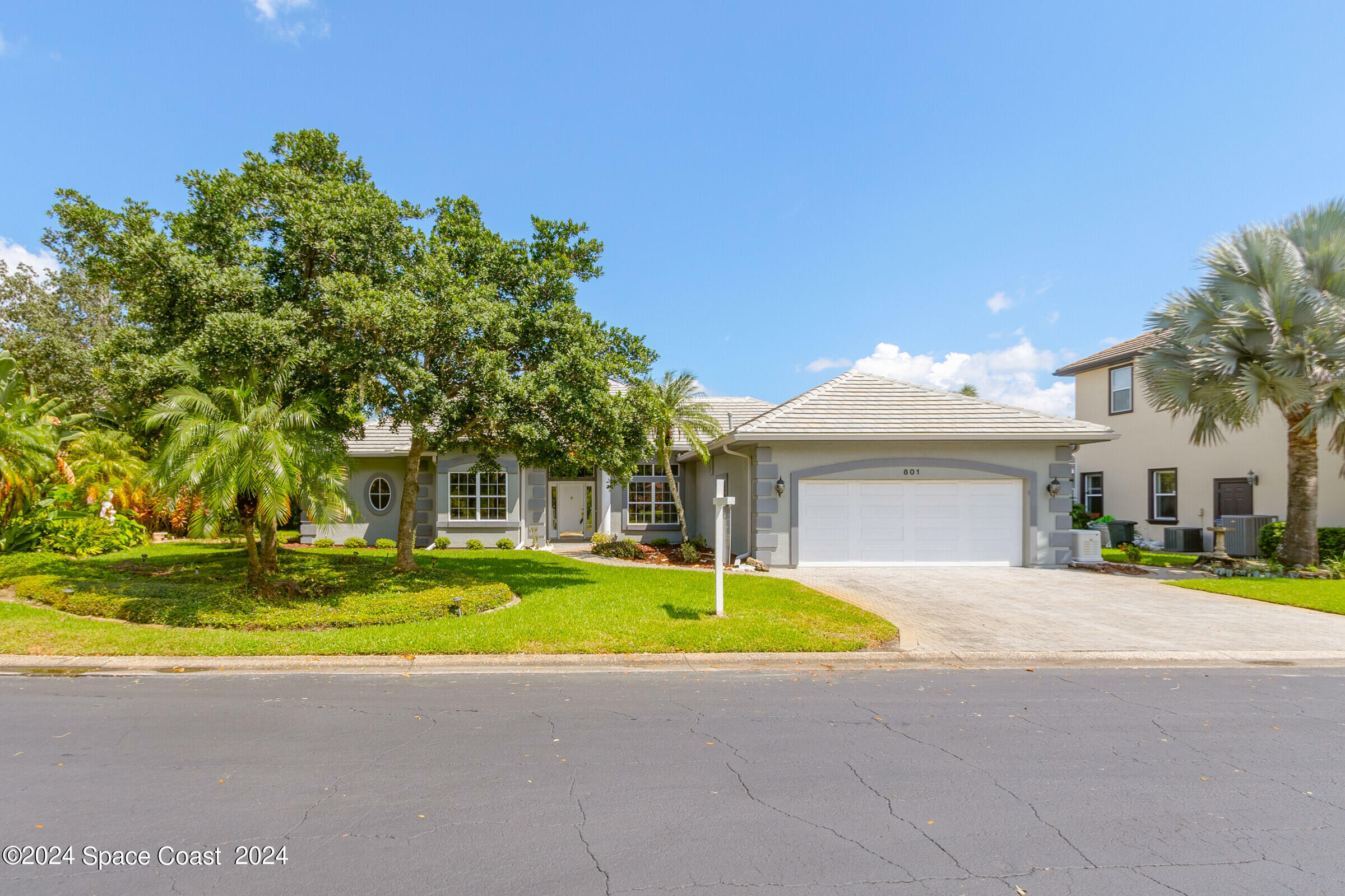 Property Photo: 801 Florencia Circle FL 32780