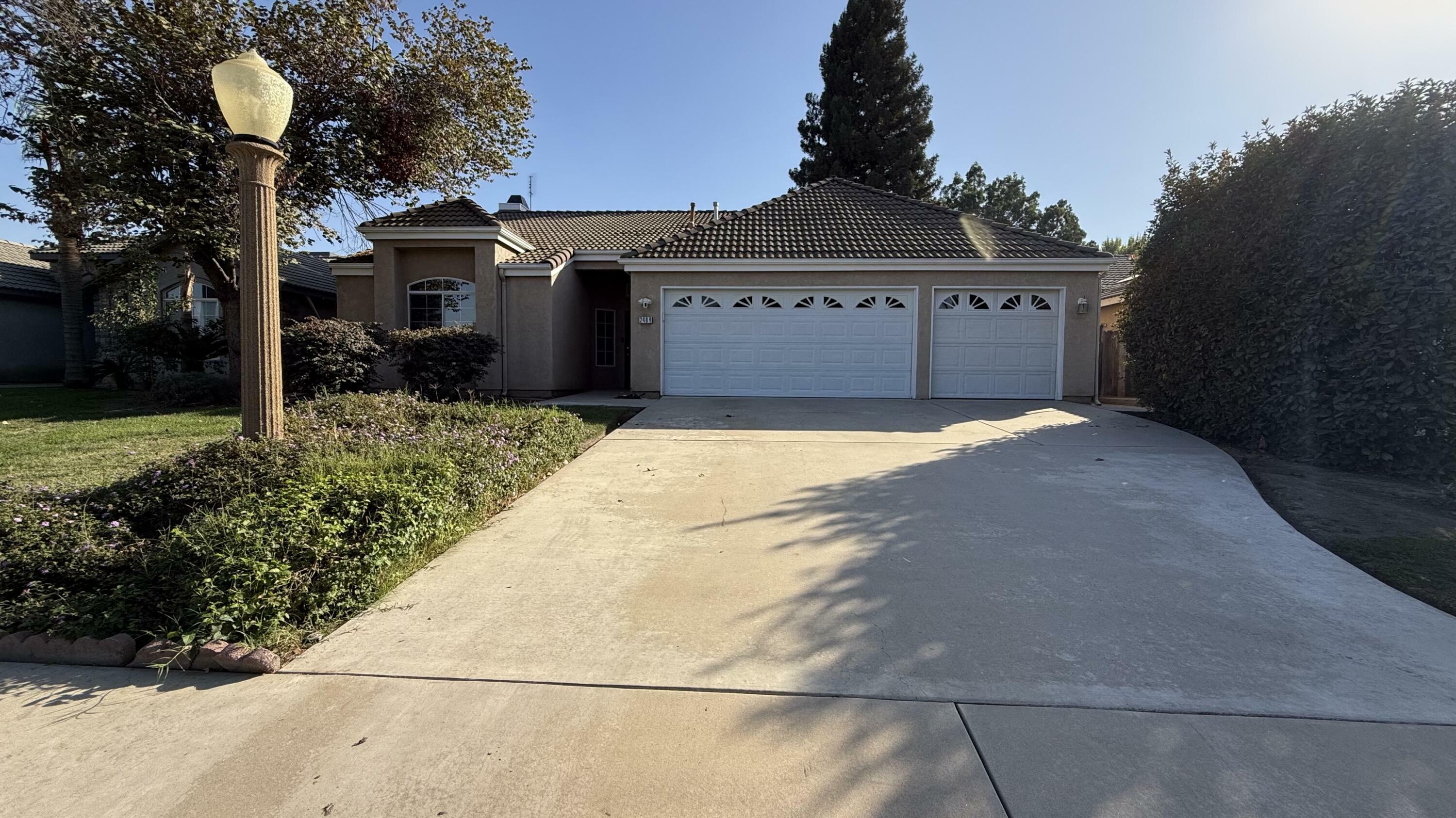 2409 E Oak Avenue  Visalia CA 93292 photo