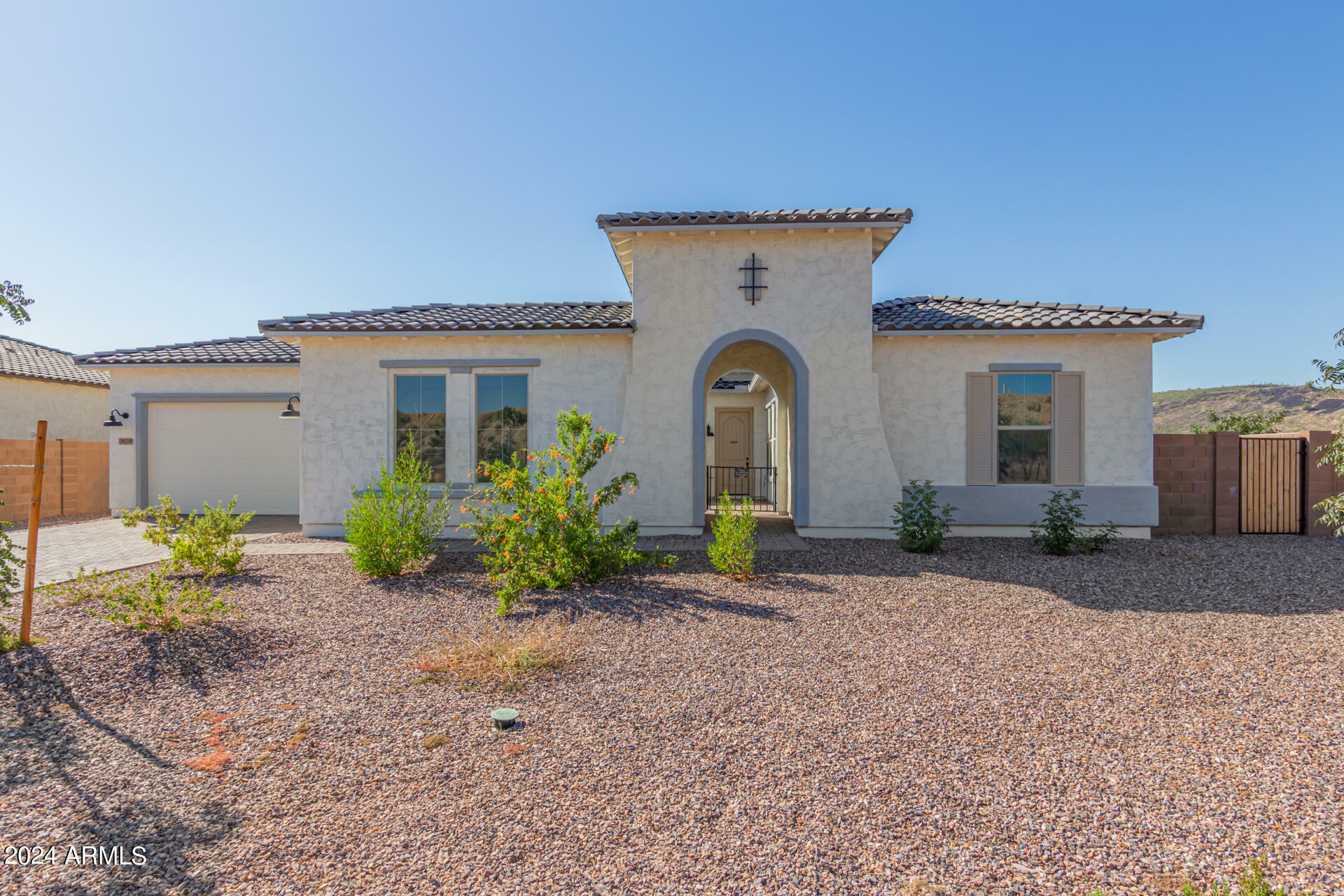 Property Photo:  3829 W Red Fox Road  AZ 85083 