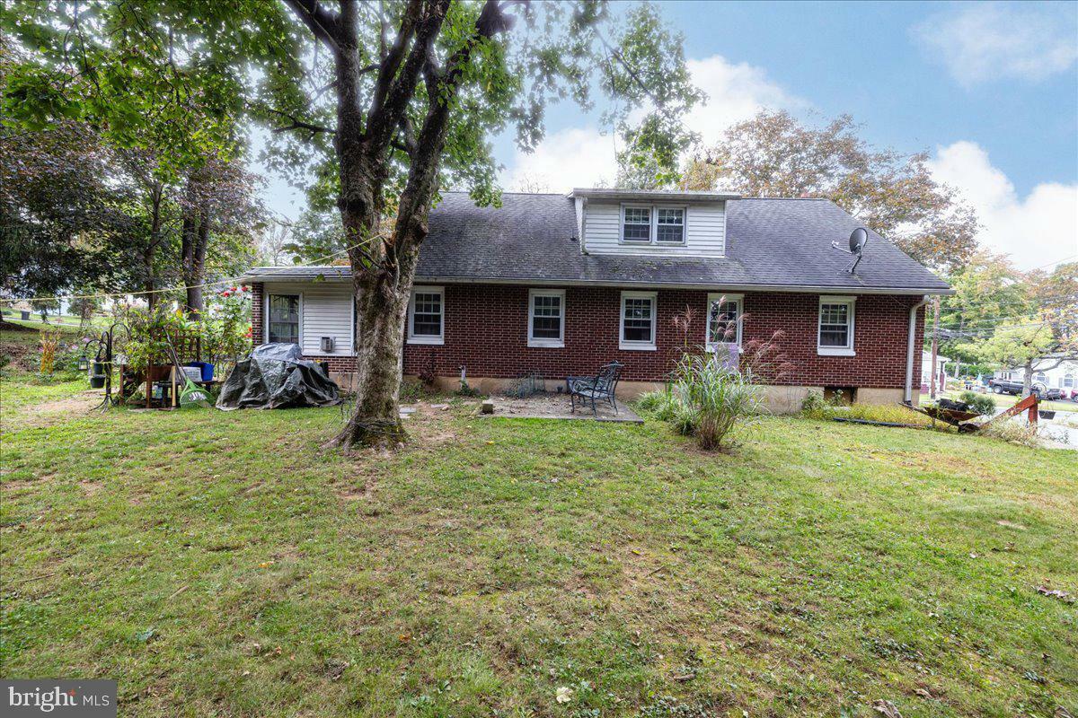 Property Photo:  2445 S Fountain Street  PA 18103 