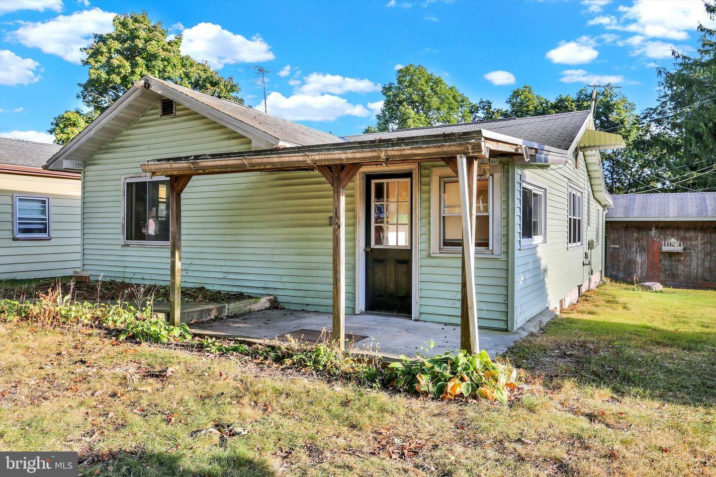 Property Photo:  16 Cottonwood Lane  PA 19560 