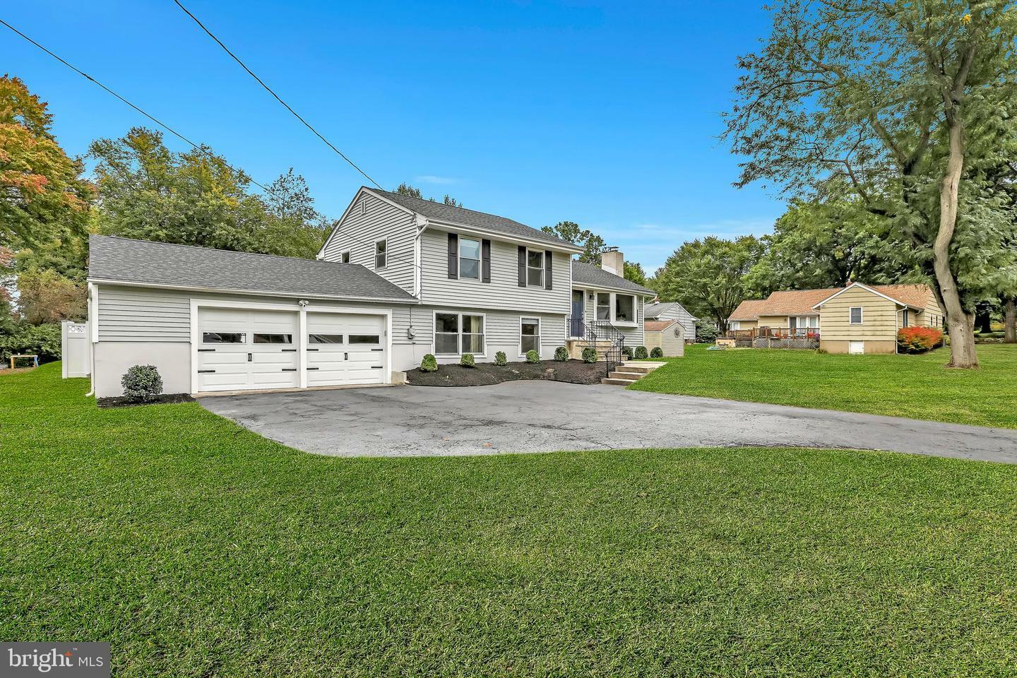 Property Photo:  3 Pine Hill Drive  NJ 08512 