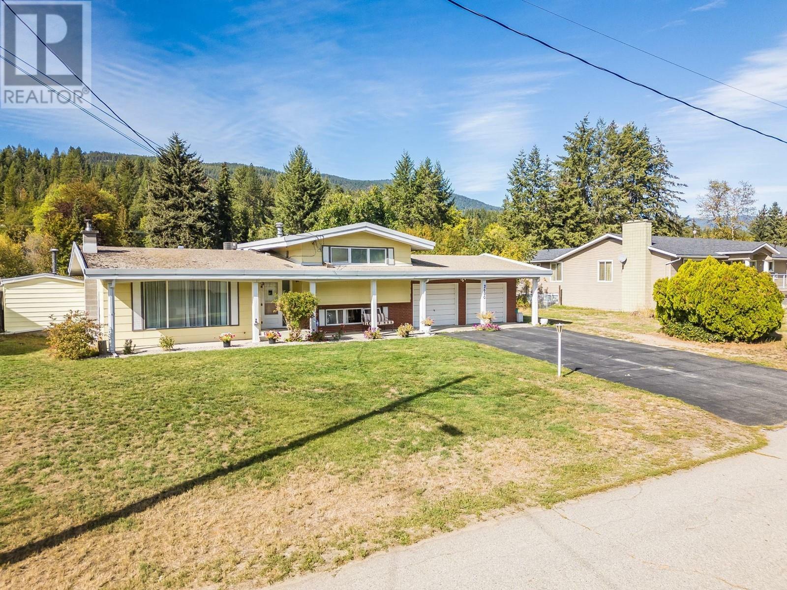 Property Photo:  2600 6th Avenue  BC V1N 2W2 