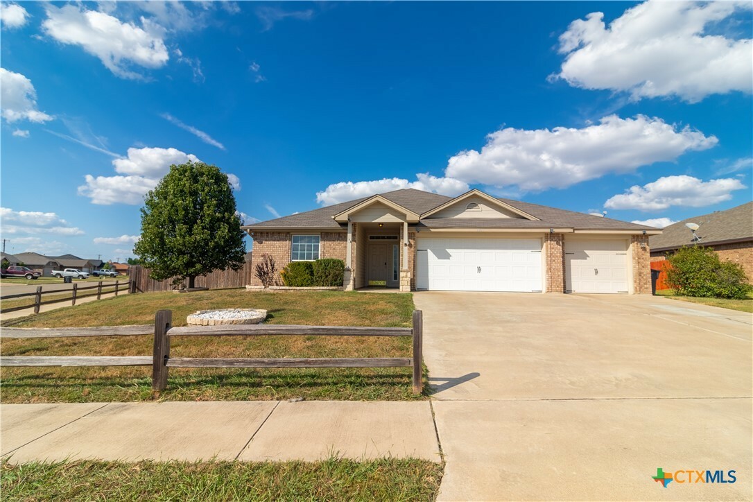 Property Photo: 2911 Alamocitos Creek Drive TX 76549