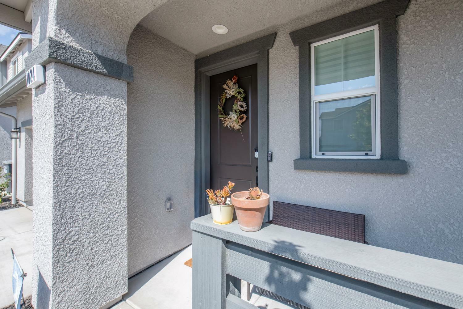 Property Photo:  1024 W Prescott Avenue  CA 93291 