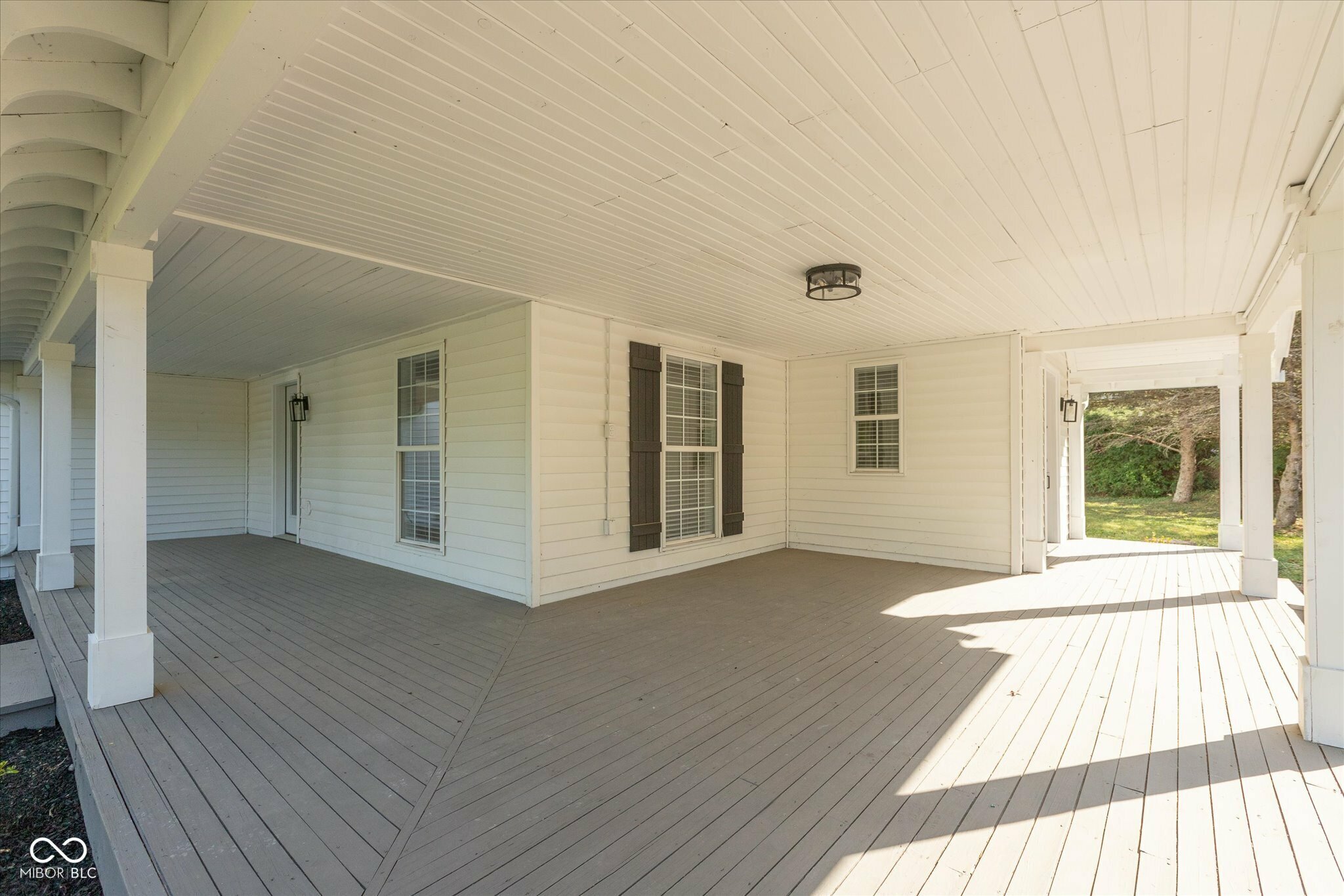 Property Photo:  635 N County Road 450 E  IN 46123 