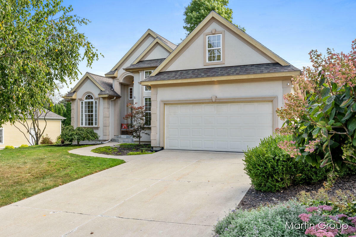 Property Photo:  3999 Bridgestone Drive NE  MI 49546 