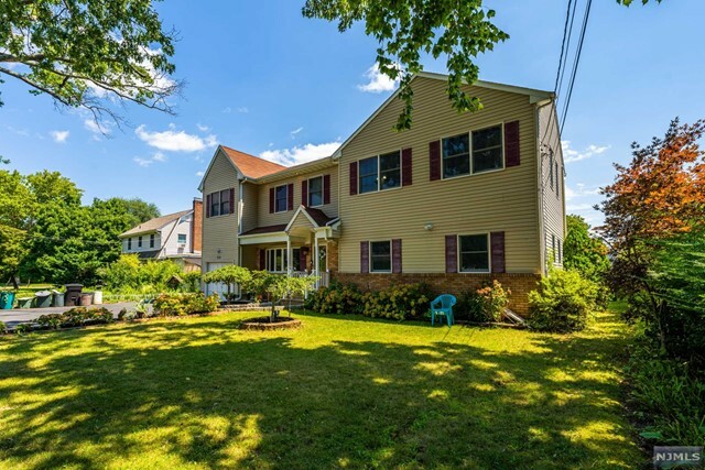 Property Photo:  332 N Farview Avenue  NJ 07652 