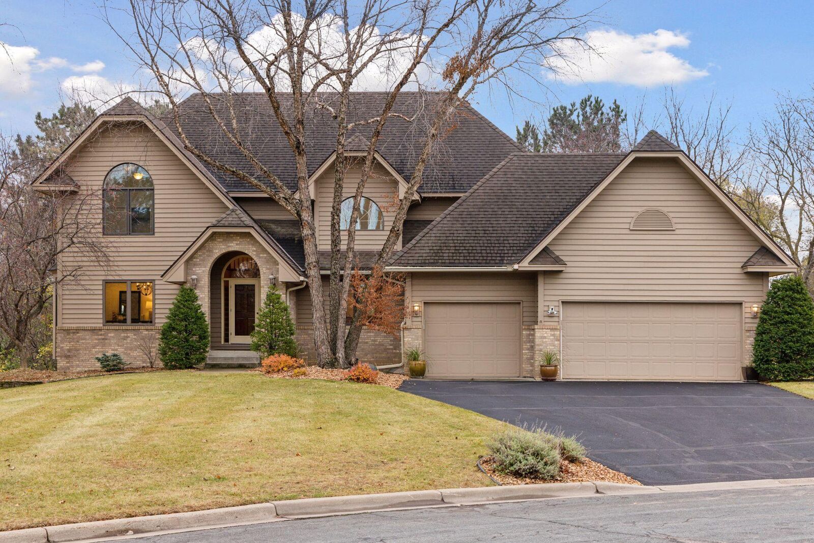 Property Photo: 804 Deer Trail Point MN 55118