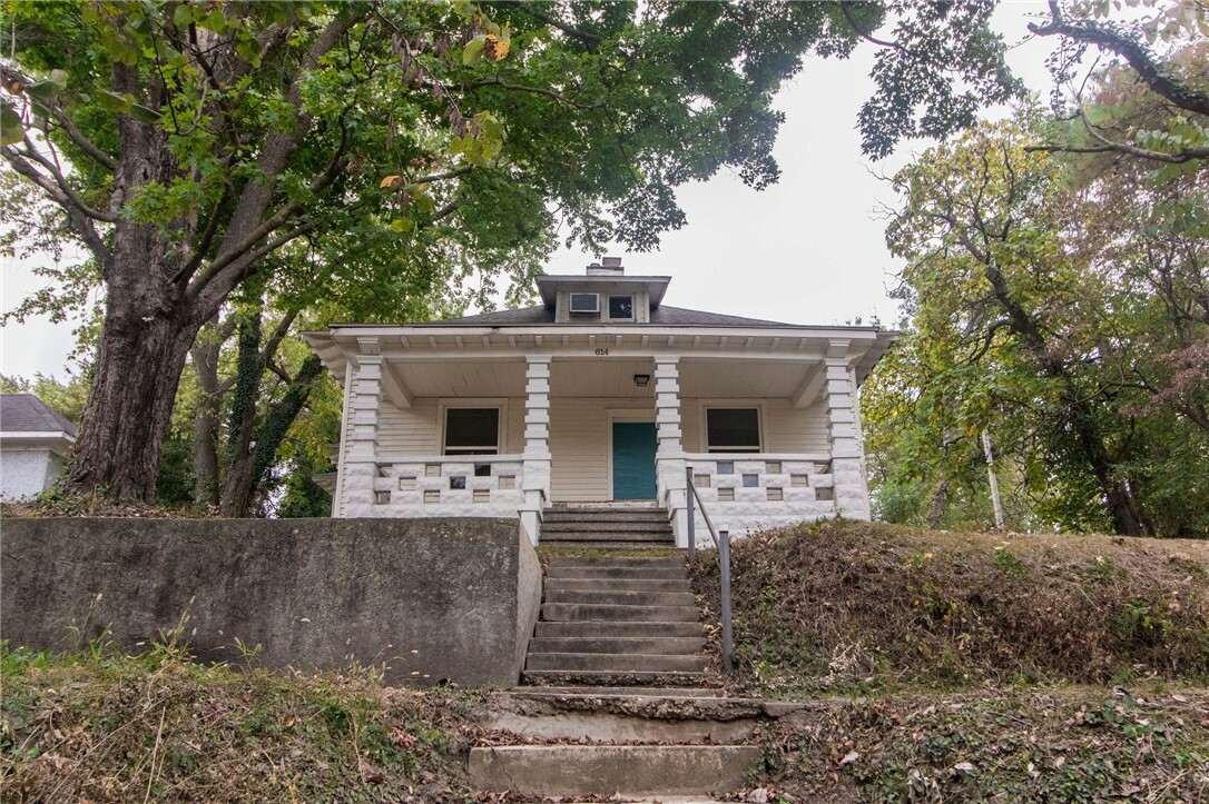 Property Photo:  614 E Twin Springs Street  AR 72761 