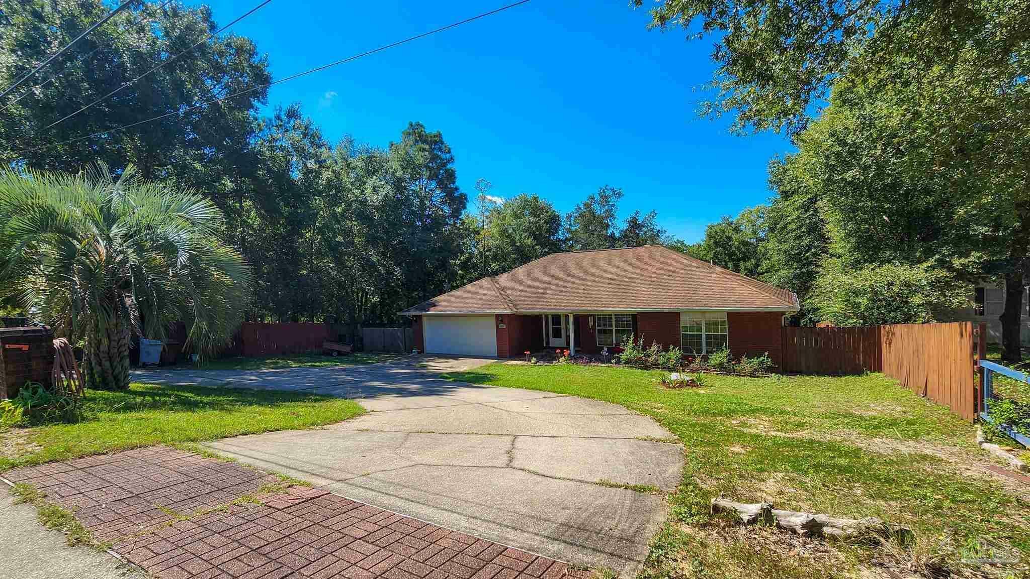 Property Photo:  5037 Eastlake Rd  FL 32583 