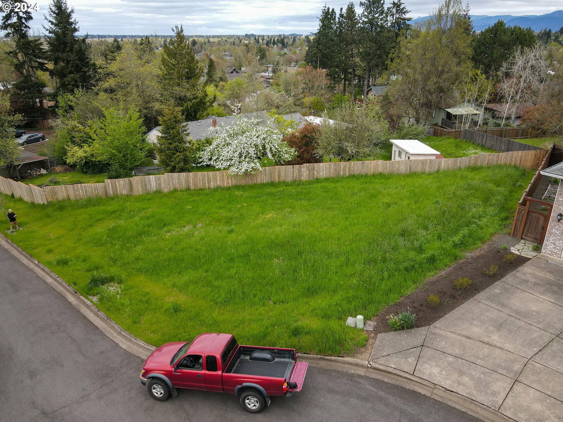 Property Photo:  2805 McLean Ct  OR 97405 