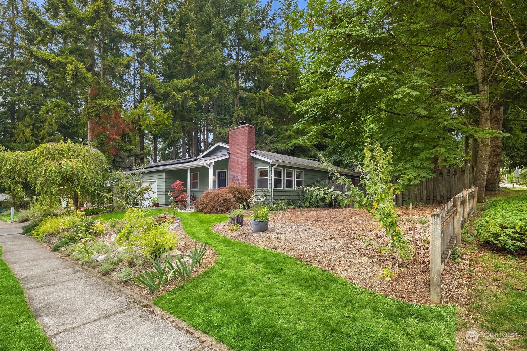 Property Photo:  9504 169 Avenue NE  WA 98052 