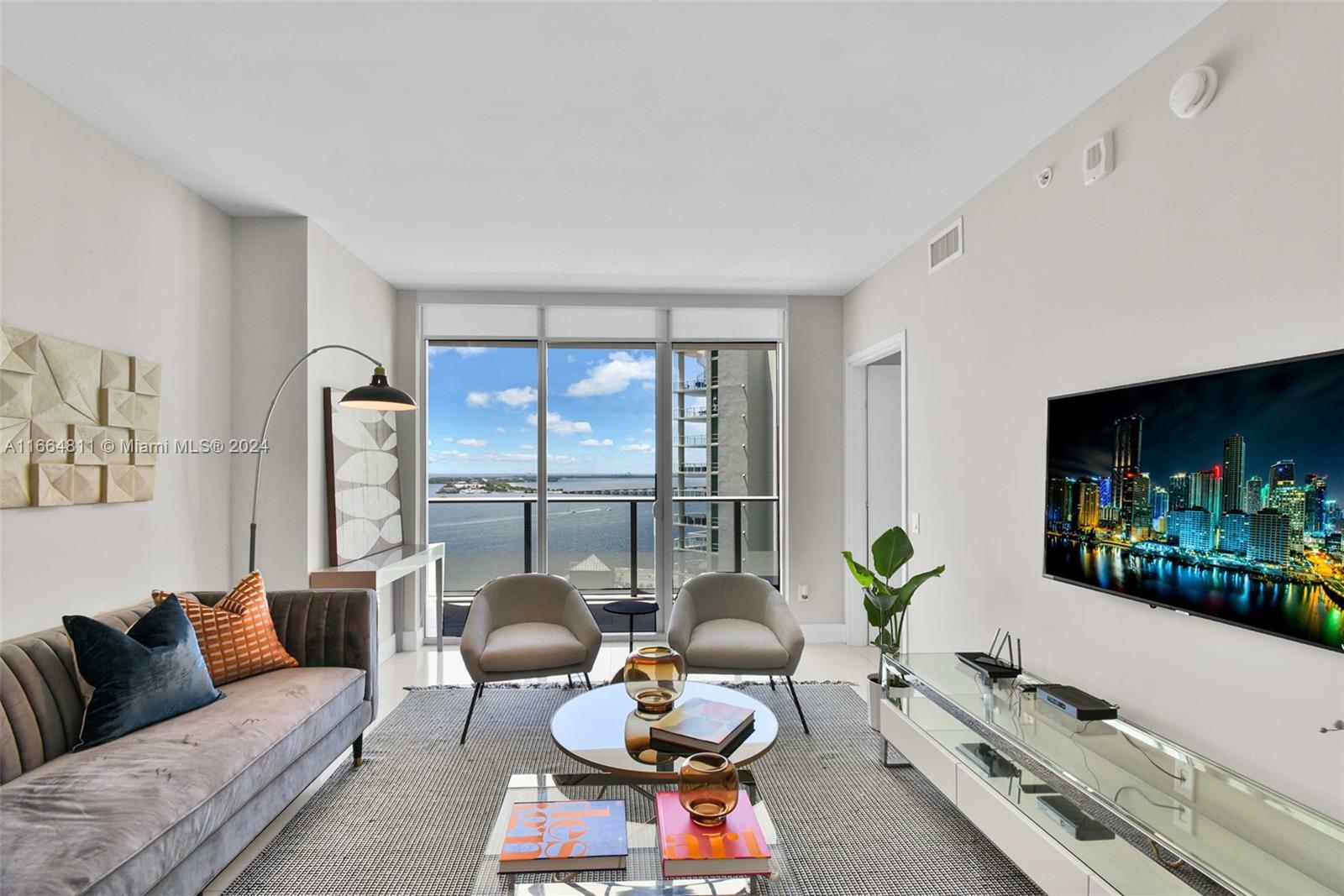 Property Photo:  1300 Brickell Bay Dr 2307  FL 33131 