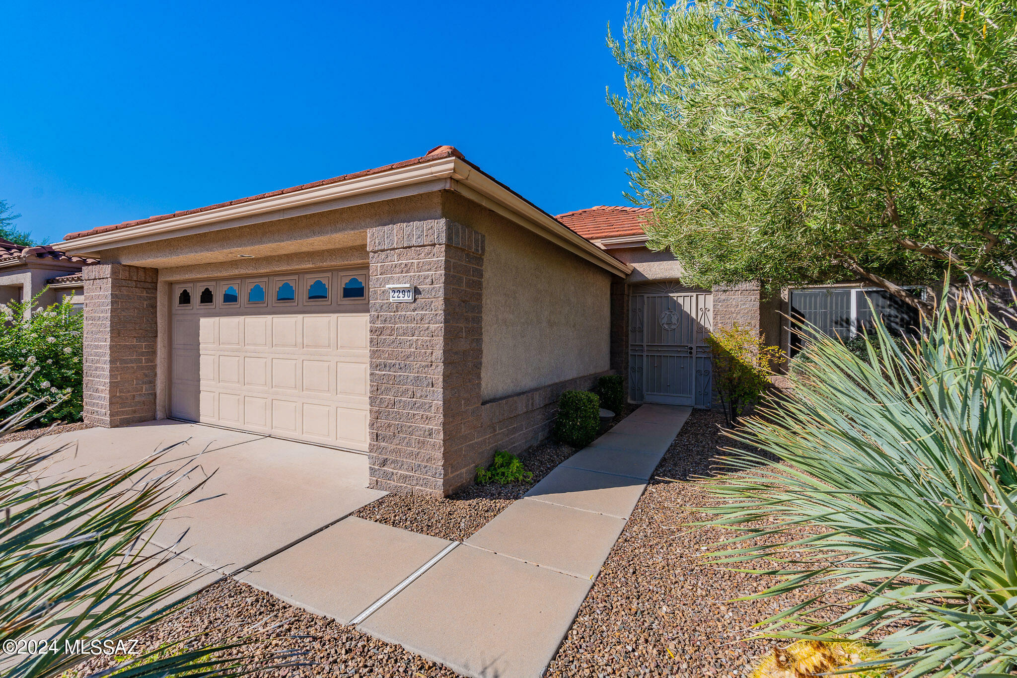 Property Photo:  2290 E Montrose Canyon Drive  AZ 85755 