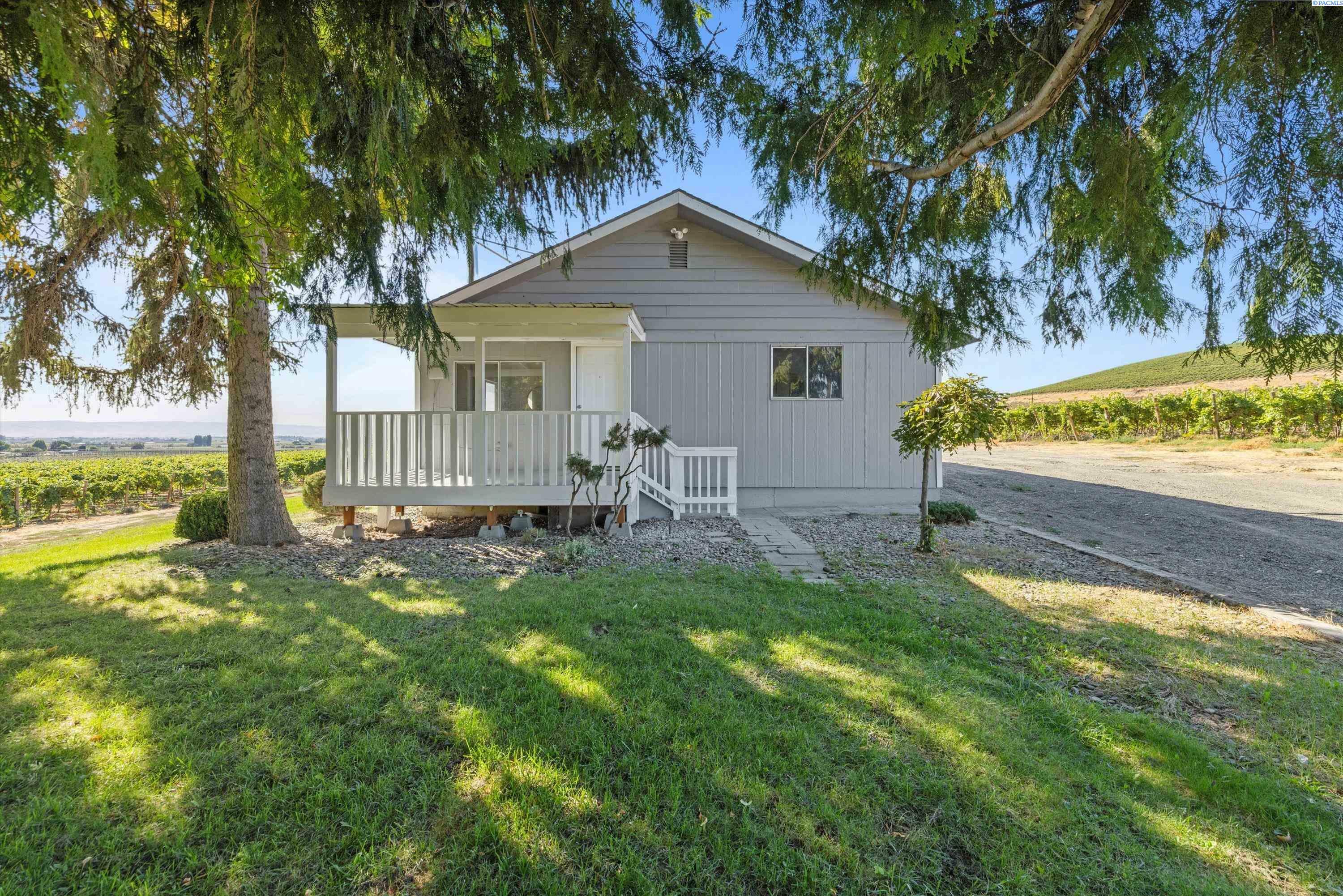 2640 Wilson Highway  Grandview WA 98930 photo