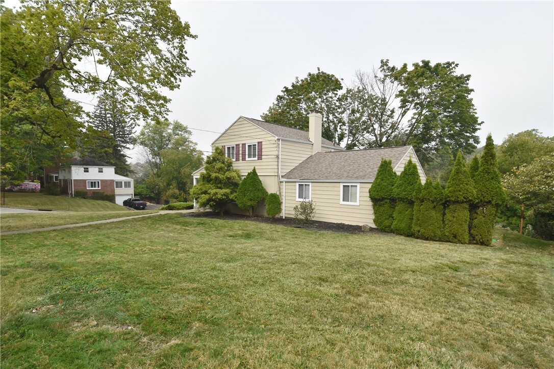 Property Photo:  4605 Sherwood Dr  PA 15236 