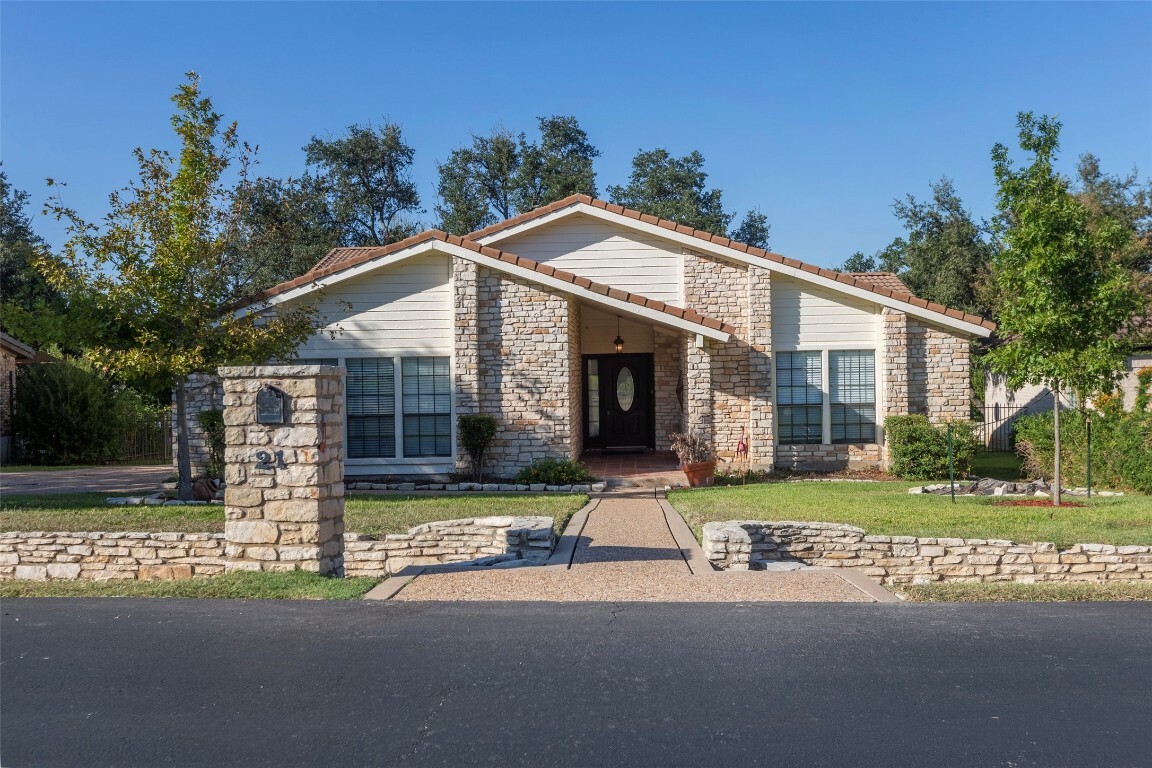 Property Photo:  21 Stillmeadow Drive  TX 78738 