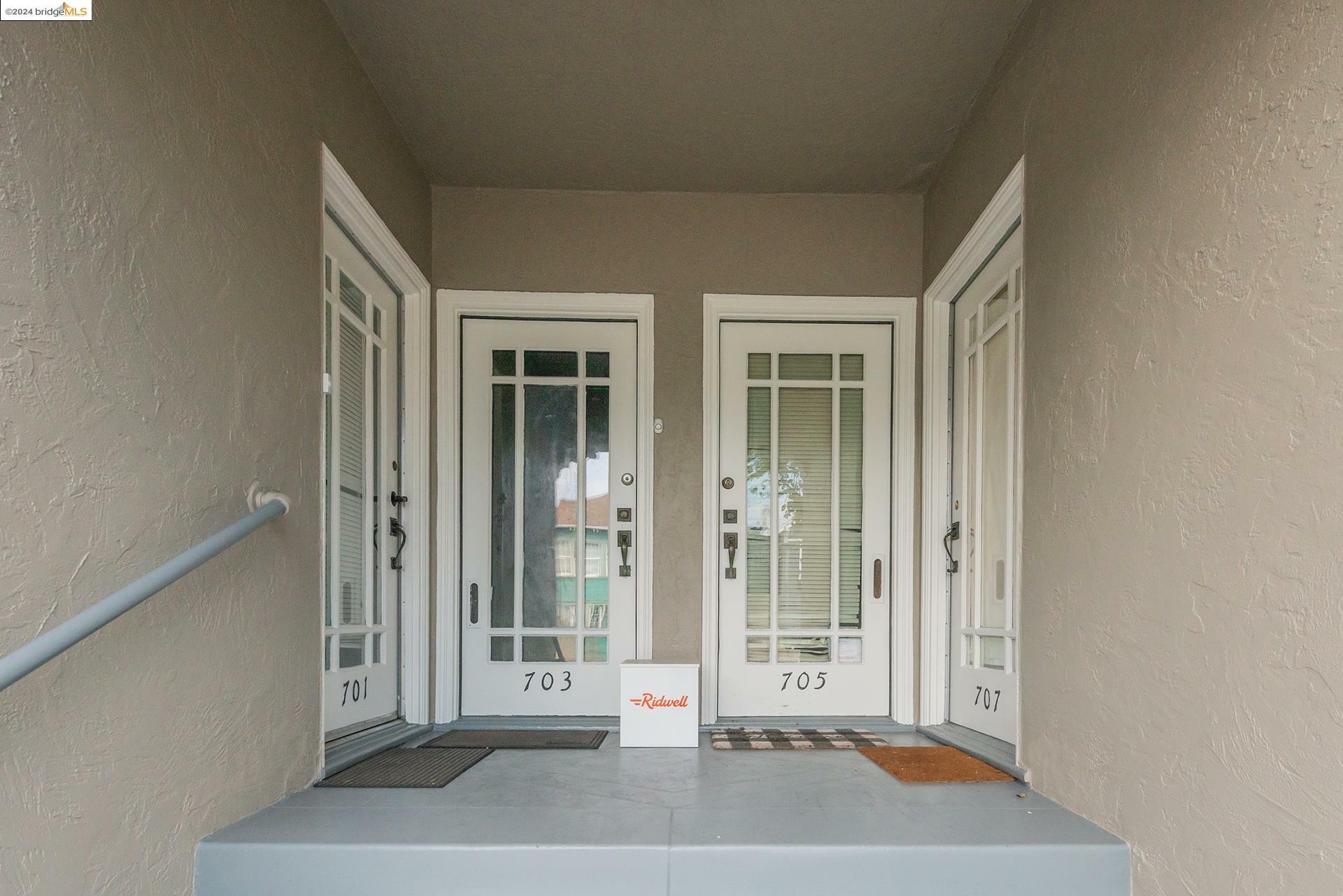 Property Photo:  707 Aileen St  CA 94609 