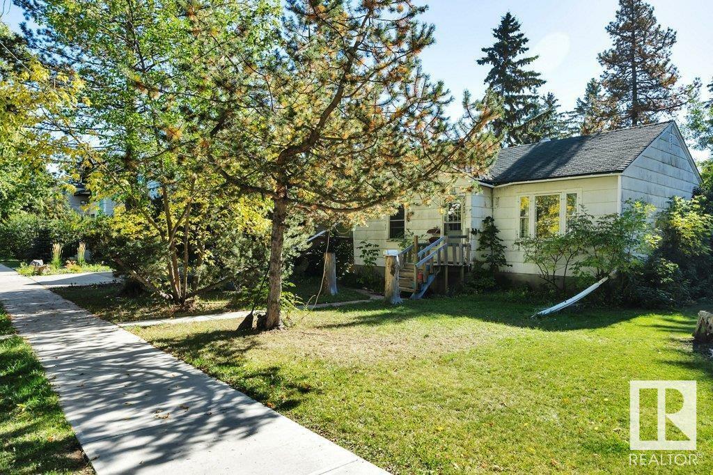 Property Photo:  11523 75 Avenue NW  AB T6G 0H9 