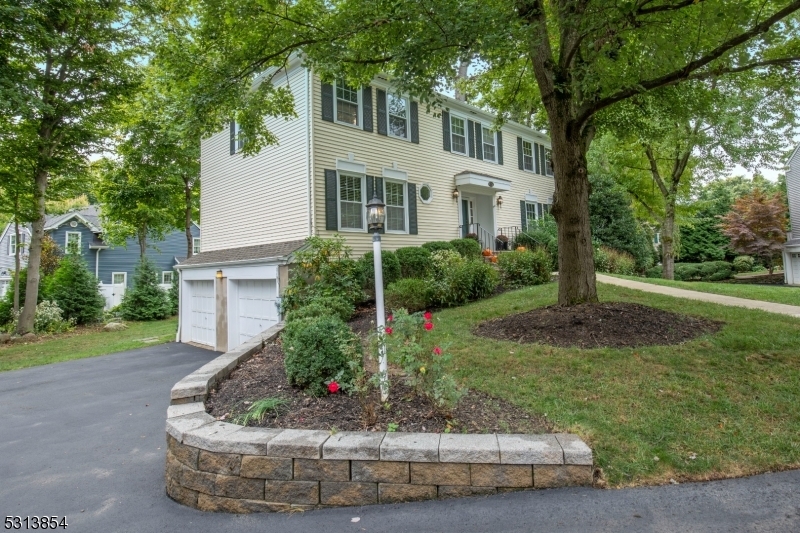 Property Photo:  15 Kary Way  NJ 07960 