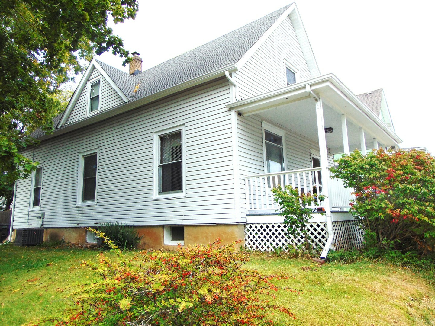 Property Photo:  108 Plum Street  IL 60120 