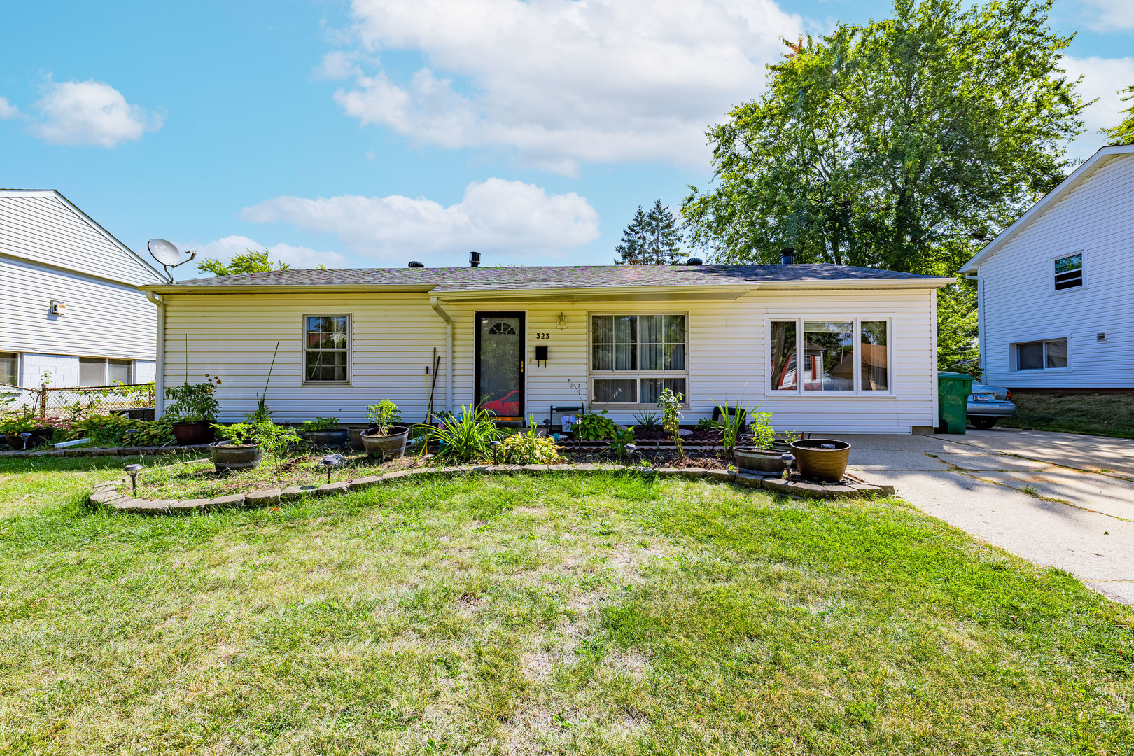 Property Photo:  323 Hale Avenue  IL 60446 