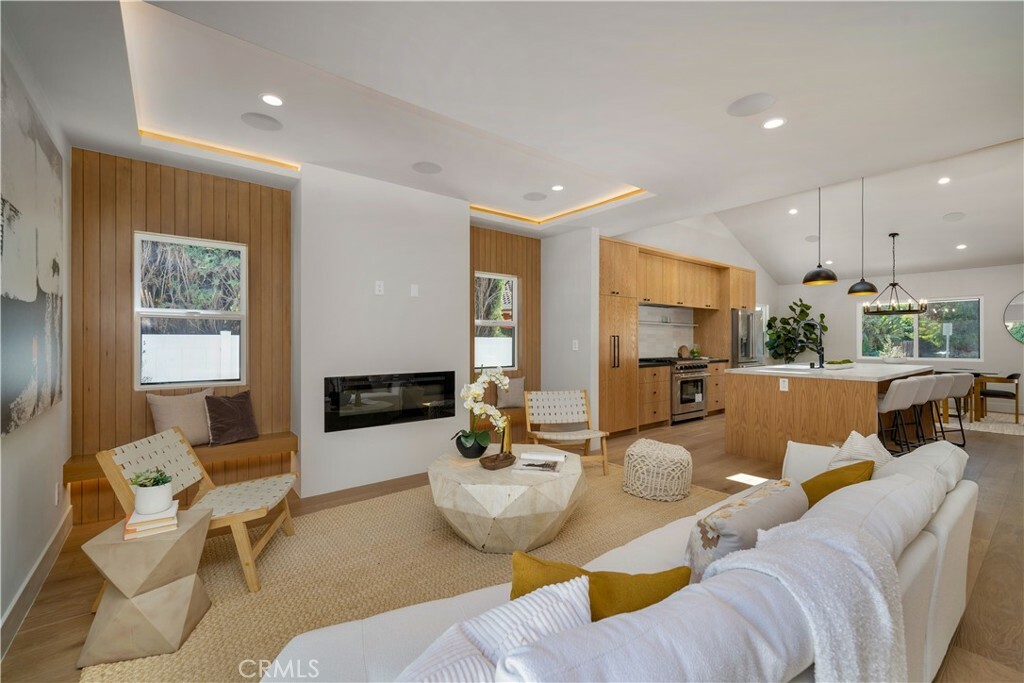 Property Photo:  14307 Califa Street  CA 91401 