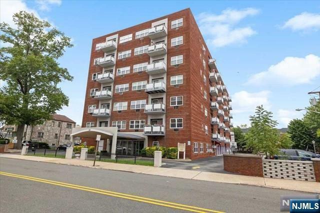 Property Photo: 20 Jefferson Street C5 NJ 07601