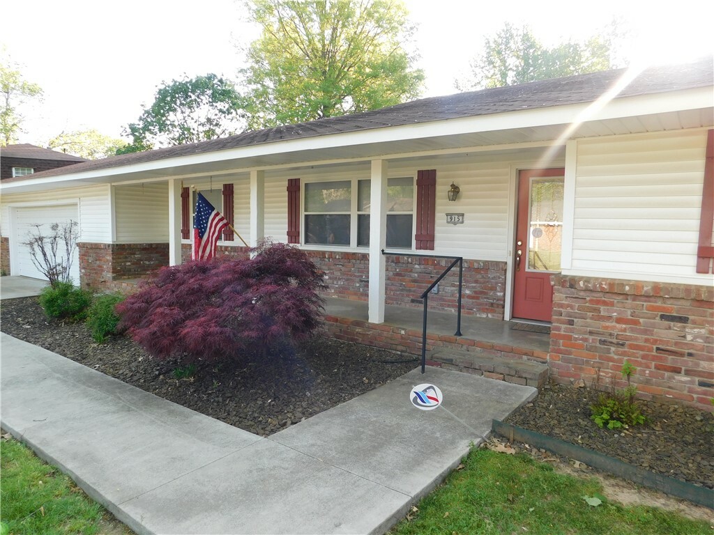 Property Photo:  915 S 20th Street  AR 72758 