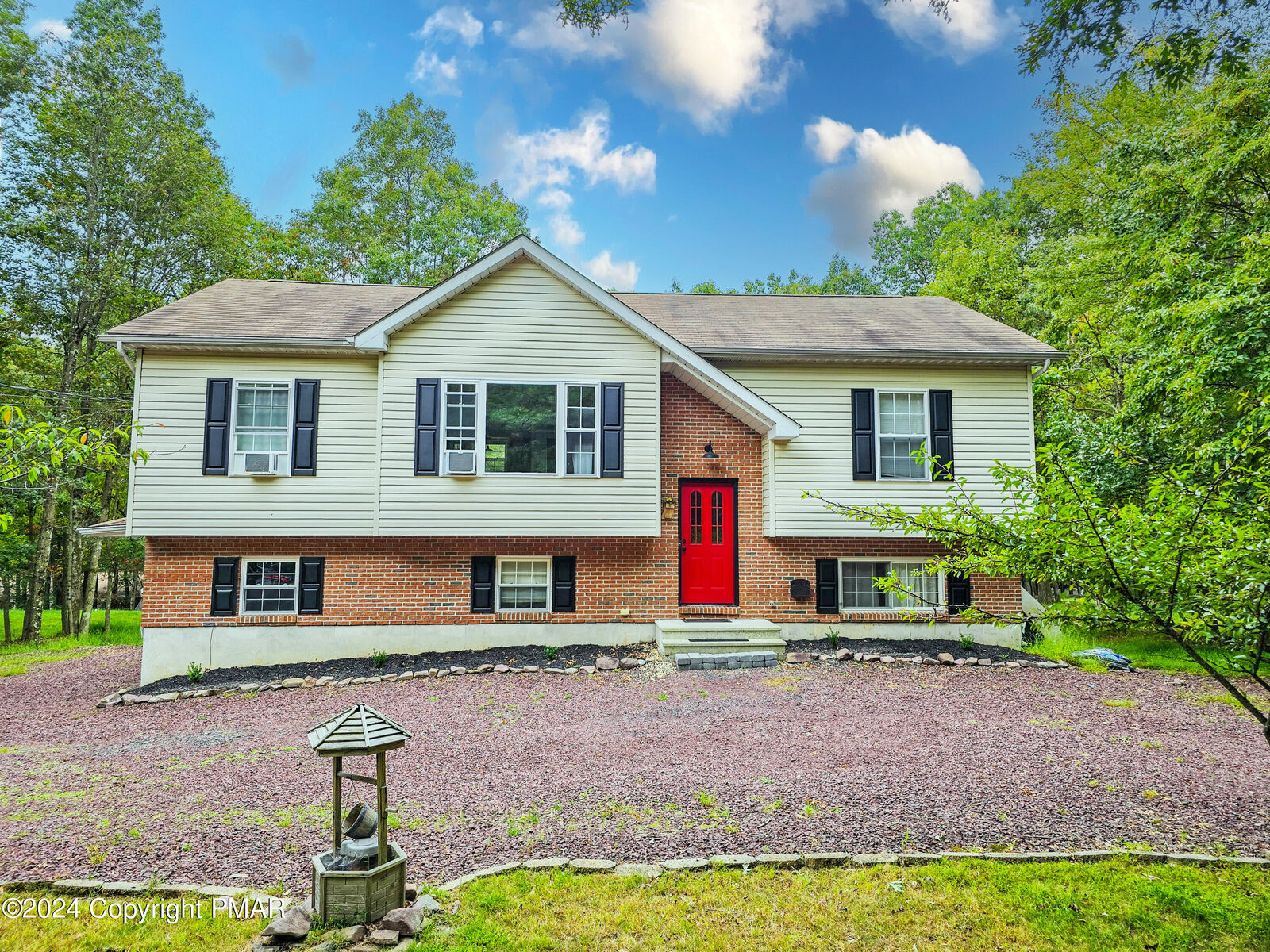 Property Photo: 57 Mohawk Trail PA 18210