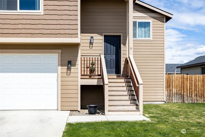 Property Photo: 303 E 28th Avenue WA 98926