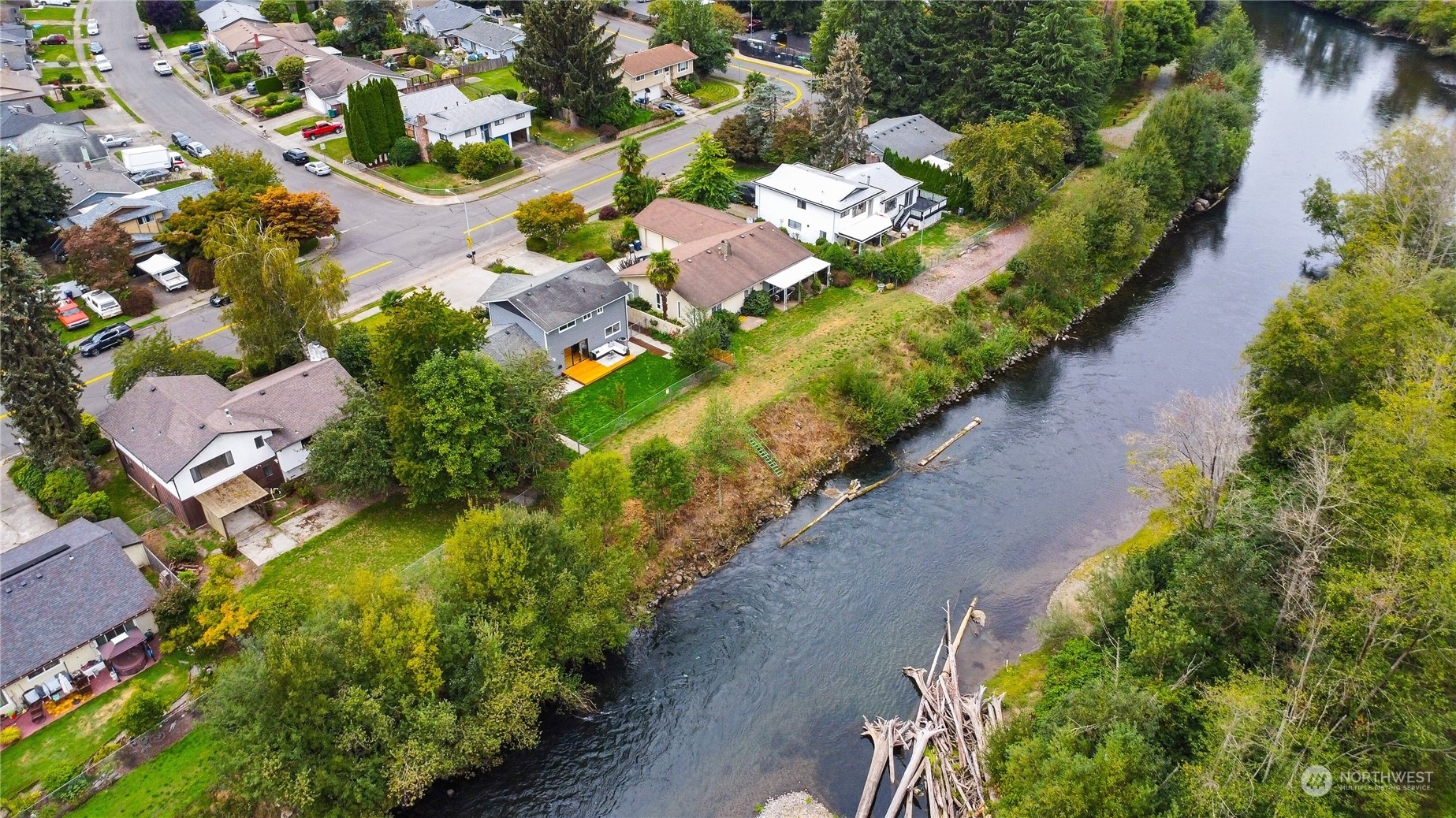 Property Photo:  2010 Riverview Drive NE  WA 98002 