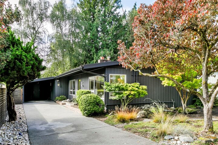 2127 N 117th Street  Seattle WA 98133 photo