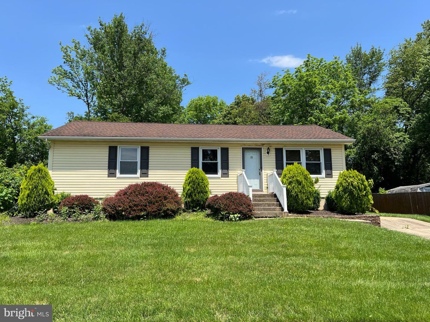 Property Photo: 19 Winsome Way DE 19702