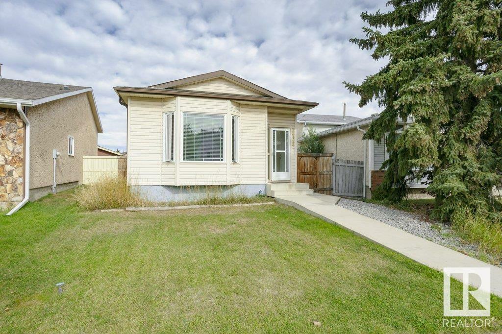 Photo de la propriété:  18318 71A Avenue NW  AB T5T 3Z2 