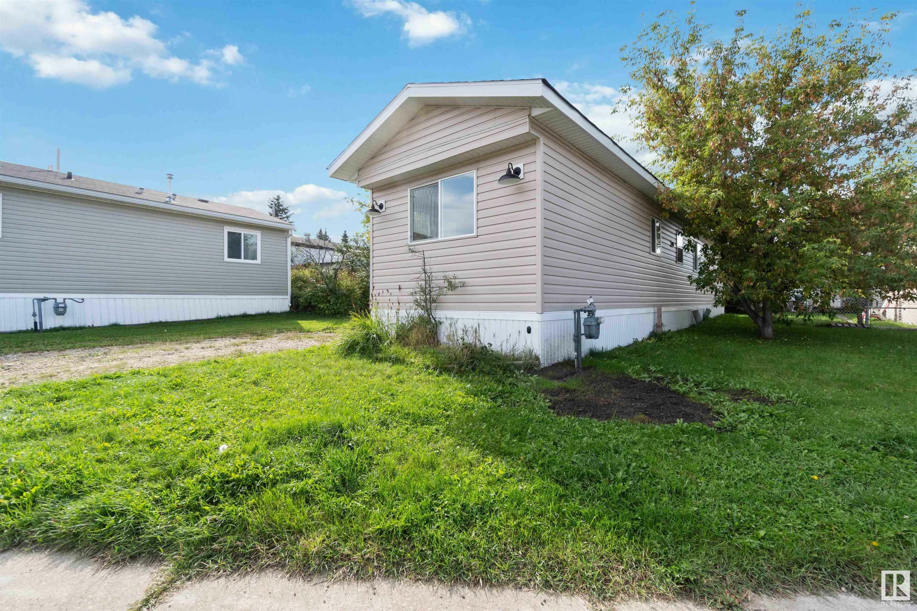 Property Photo:  #186 305 Calahoo Road  AB T7X 3K9 