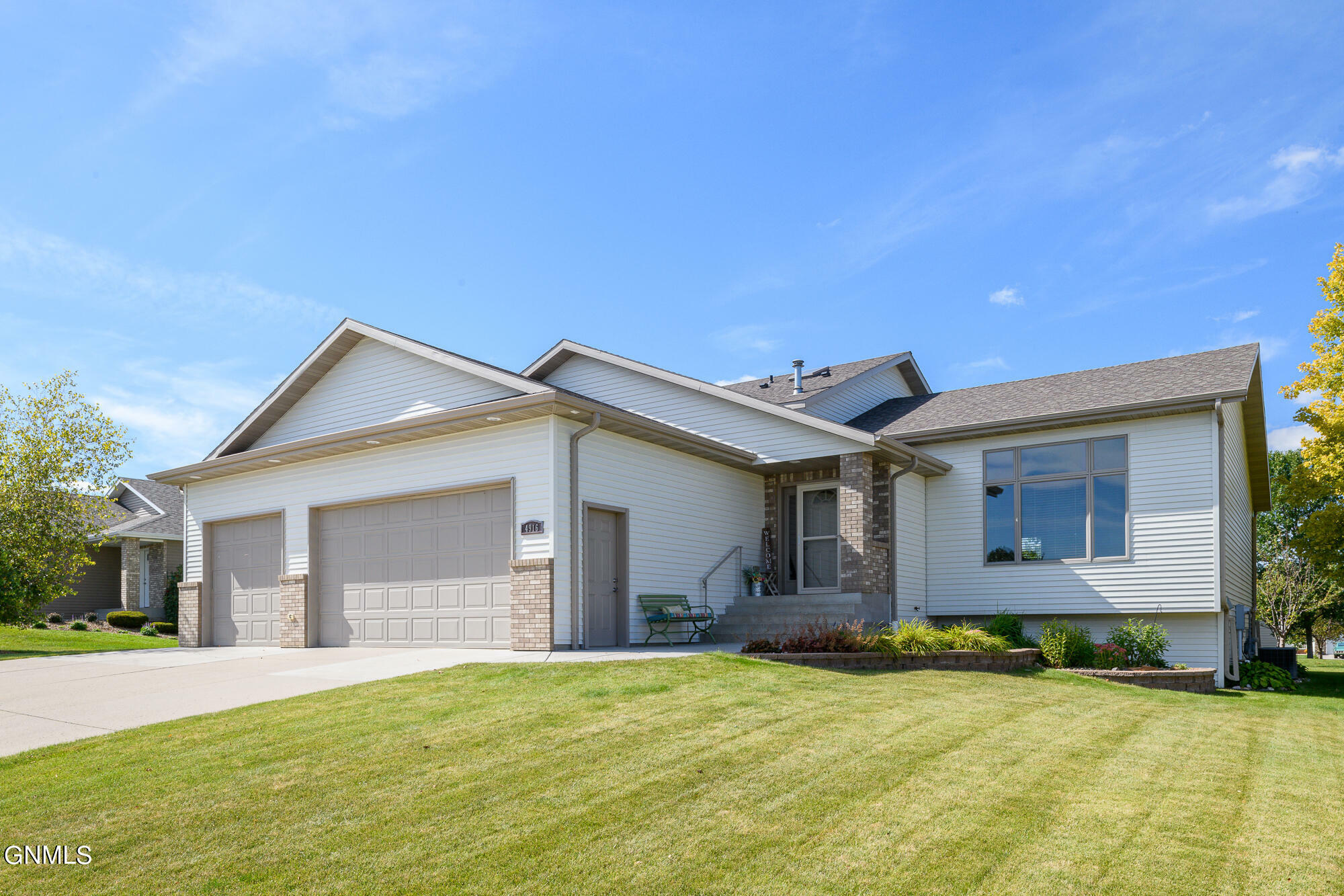 Property Photo:  4916 Fountainblue Drive  ND 58503 