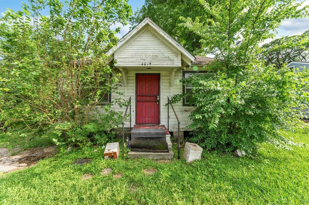 Property Photo:  4014 King Street  TX 77026 